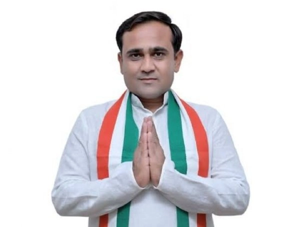 Lok Sabha Elections 2024: સુરત લોકસભા સીટ પર ઉમેદવારની ઉમેદવારી જોખમમાં, AAPએ BJP પર કર્યા ગંભીર આરોપ https://www.pravinews.com/elections/lok-sabha-election-2024/lok-sabha-elections-2024-surat-lok-sabha-seat-candidates-candidature-in-jeopardy-aap-makes-serious-allegations-against-bjp-3627