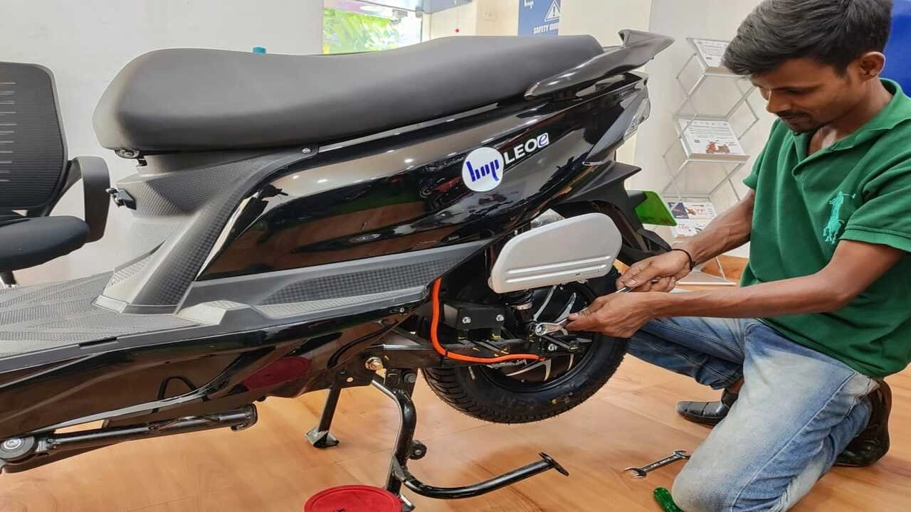 Scooter Maintenance Tips: સ્કૂટરનું પ્રદર્શન વધારવા શું કરવું? આ ટીપ્સને ધ્યાનમાં રાખો https://www.pravinews.com/food/how-to-make-delicious-chulha-roti-on-gas-stove-article-115130