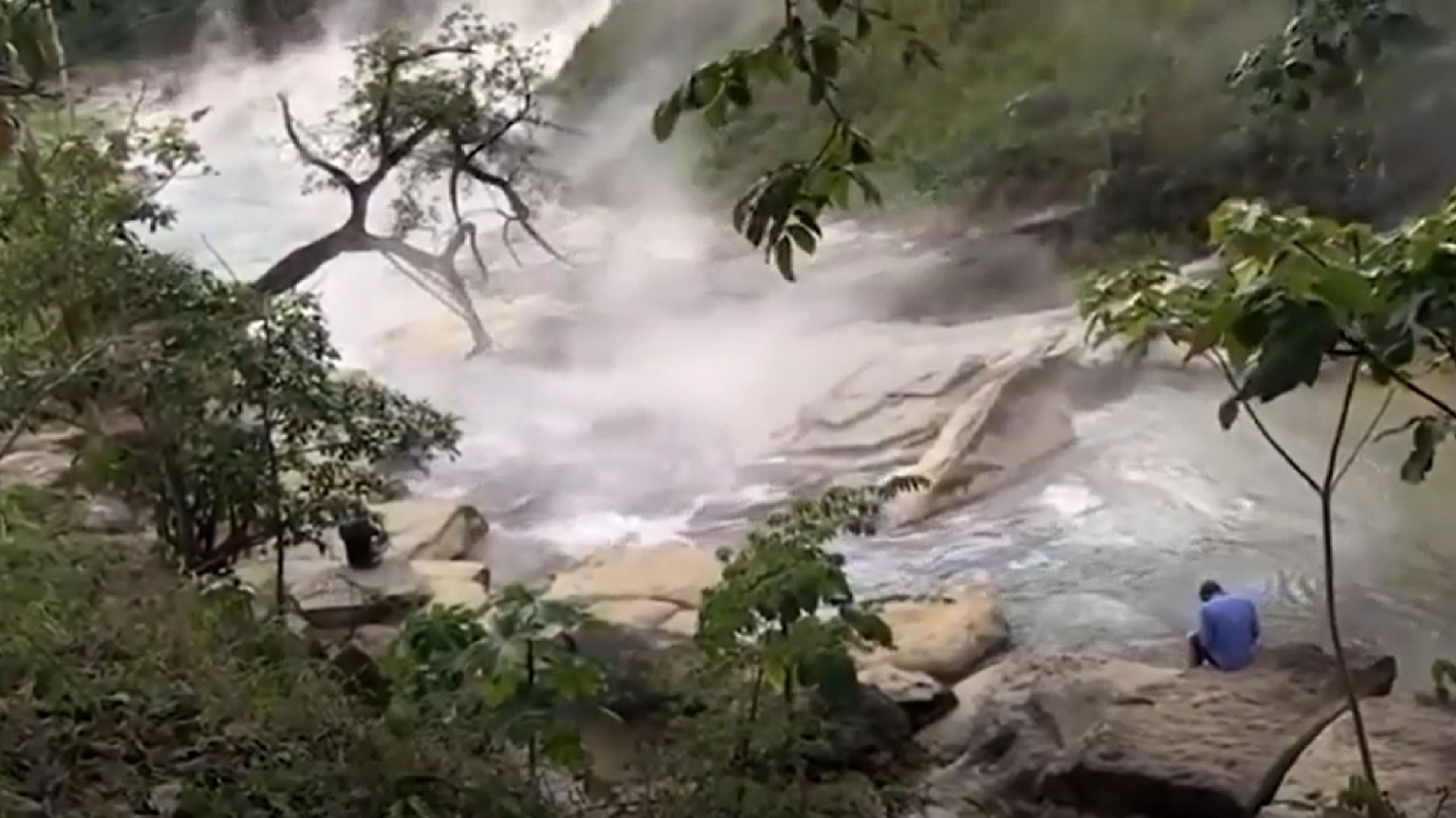 Boiling River Peru : ક્યાં છે આવી ખતરનાક નદી? અંદર ગયા પછી થઇ જાય છે મૃત્યુ ! https://www.pravinews.com/ajab-gajab/boiling-river-peru-shanay-timpishka-in-amazon-river-mystery-jay-swingler-viral-video-9382