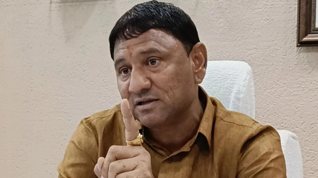 Loksabha Election Result 2024: પાટણ બેઠક પર ભાજપ સાથે થઈ ગયો દાવ! ચંદનજી ઠાકોર 18 હજાર મતોથી આગળ https://www.pravinews.com/gujarat-news/gujarat-lok-sabha-election-2024-result-live-updates-patan-seat-congress-chandanji-thakor-and-bharatsinhji-dabhi-10695