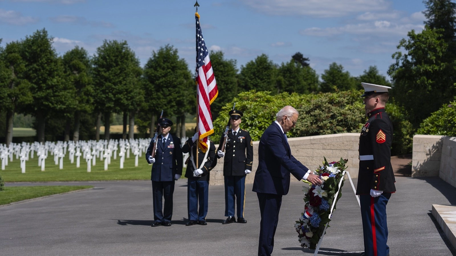 Biden France Visit: બાઈડનનો ફ્રાન્સ પ્રવાસ પૂર્ણ, અમેરિકન સમર મેમોરિયલ પર પહોંચીને સૈનિકોને આપી હતી શ્રદ્ધાંજલિ 2 Biden France Visit: બાઈડનનો ફ્રાન્સ પ્રવાસ પૂર્ણ, અમેરિકન સમર મેમોરિયલ પર પહોંચીને સૈનિકોને આપી હતી શ્રદ્ધાંજલિ https://www.pravinews.com/international-news/us-president-joe-biden-visits-american-war-cemetery-in-france-11770