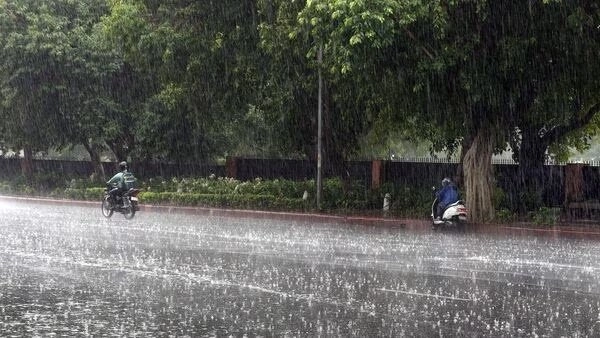 Kerala Rain: કેરળમાં વરસાદે મચાવી આવી તબાહી, ભારે વરસાદના કારણે જનજીવન અસ્તવ્યસ્ત 2 Kerala Rain: કેરળમાં વરસાદે મચાવી આવી તબાહી, ભારે વરસાદના કારણે જનજીવન અસ્તવ્યસ્ત https://www.pravinews.com/world-news-in-gujarati/kerala-rain-rain-has-wreaked-havoc-in-kerala-life-disrupted-due-to-heavy-rain-10292