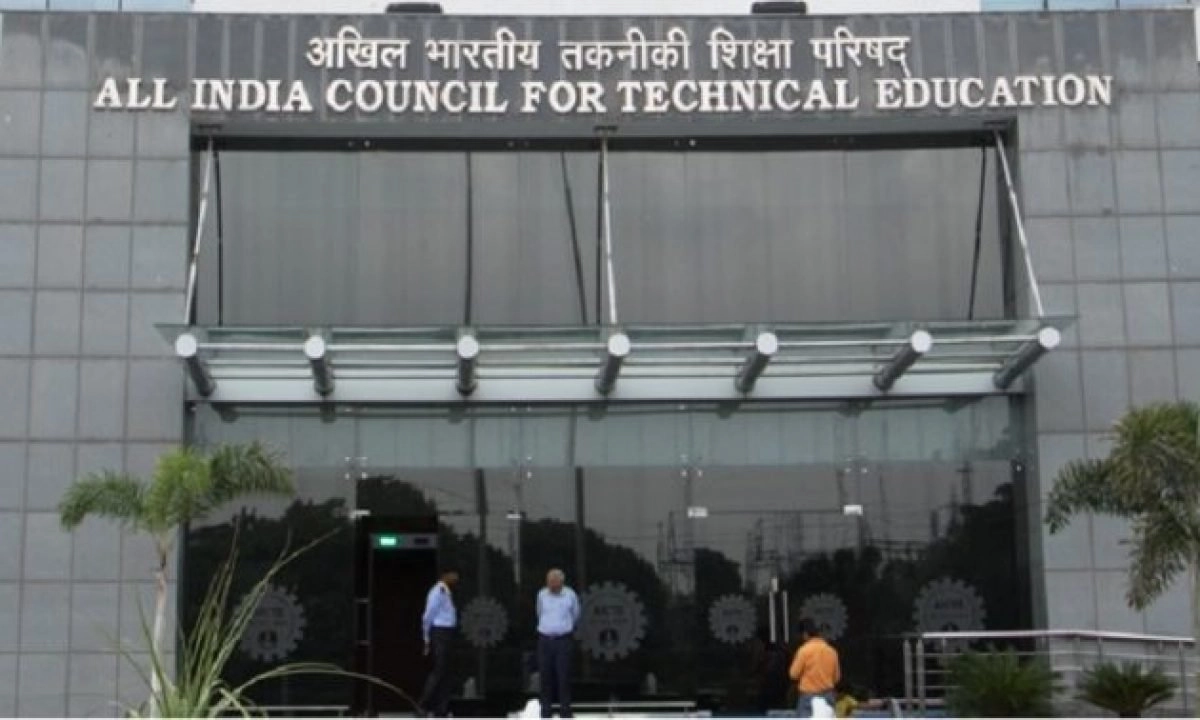 AICTE : કોર એન્જિનિયરિંગ પ્રત્યે યુવાનોનો થઇ રહ્યો છે મોહ ભંગ, રસ વધારવા AICTEએ શરુ કરી આવી યોજના https://www.pravinews.com/world-news-in-gujarati/aicte-launches-new-scholarship-scheme-to-enhance-core-engineering-interests-11310