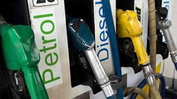 Petrol Diesel Price: શું છે આજના ઈંધણના નવા ભાવ? તમારા શહેરમાં પ્રતિ લિટર કેટલું પેટ્રોલ અને ડીઝલ વેચાઈ રહ્યું છે, જાણો આજના નવા ભાવ https://www.pravinews.com/business/biz-petrol-diesel-price-today-21-june-2024-friday-check-latest-fuel-price-in-your-cities-13970