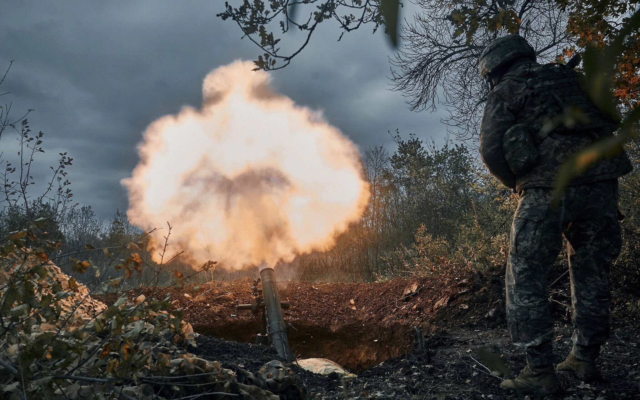 Ukraine Russia War : રશિયાએ યુક્રેન પર ફરી મિસાઈલ છોડી, 3 ટન FAB-3000 બોમ્બનો ઉપયોગ કર્યો 2 Ukraine Russia War : રશિયાએ યુક્રેન પર ફરી મિસાઈલ છોડી, 3 ટન FAB-3000 બોમ્બનો ઉપયોગ કર્યો https://www.pravinews.com/international-news/russia-use-three-ton-fab-3000-bomb-to-destroying-infrastructure-of-ukraine-announced-blackout-across-country-14203