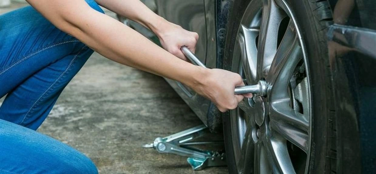 Car Easy Tips : આ ટિપ્સ ફોલો કરીને મહિલાઓ પણ બદલી શકે છે કારના ટાયર, જાણો ટિપ્સ અને ટ્રીકસ 2 Car Easy Tips : આ ટિપ્સ ફોલો કરીને મહિલાઓ પણ બદલી શકે છે કારના ટાયર, જાણો ટિપ્સ અને ટ્રીકસ https://www.pravinews.com/automobile/women-change-car-tires-with-these-5-easy-tips-and-tricks-work-will-be-done-in-just-10-minutes-14121