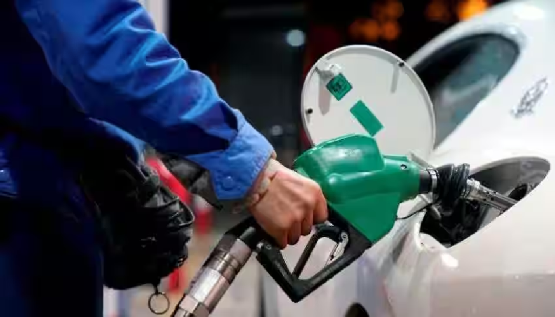 Petrol Diesel Price Today: આજે જાહેર થયા પેટ્રોલ ડીઝલના નવા ભાવ, જલ્દીથી જાણી લો ભાવ https://www.pravinews.com/business/petrol-diesel-price-today-8-july-2024-fuel-rates-of-ahmedabad-vadodara-rajkot-18055