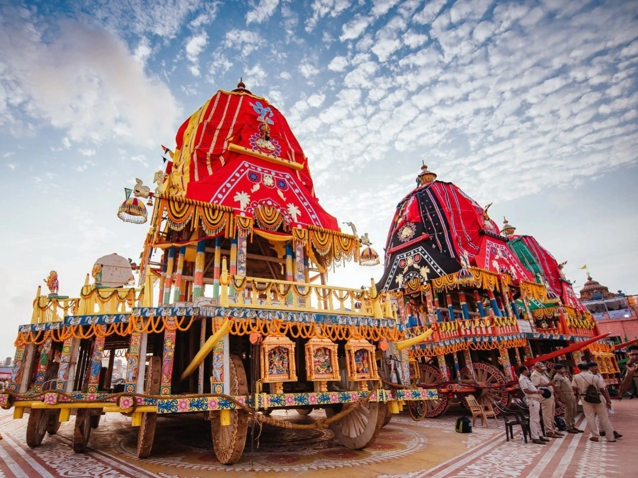 Jagannath Yatra 2024: જગન્નાથ રથયાત્રા દરમિયાન કેમ સોનાની સાવરણીથી સફાઈ કરવામાં આવે છે 2 Jagannath Yatra 2024: જગન્નાથ રથયાત્રા દરમિયાન કેમ સોનાની સાવરણીથી સફાઈ કરવામાં આવે છે https://www.pravinews.com/world-news-in-gujarati/history-and-old-story-of-golden-broom-during-jagannath-rath-yatraa-17553