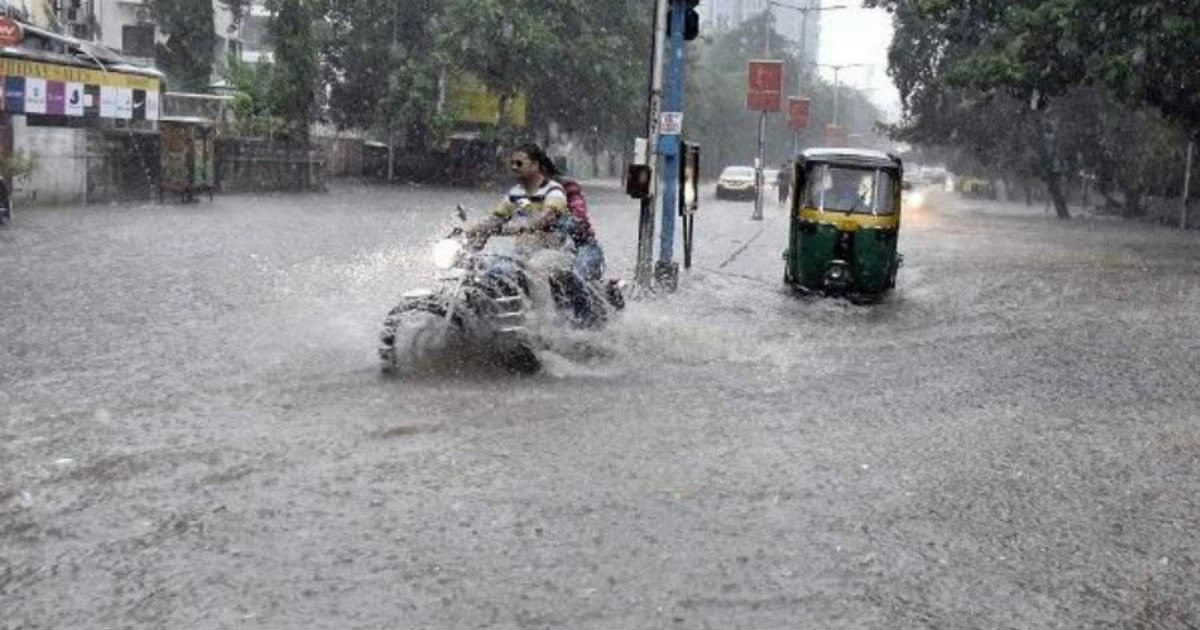 Rain Fall in Jungadh : ગુજરાતના આ જિલ્લામાં નોંધાયો રેકોર્ડ વરસાદ, શાળાઓ જાહેર કરાઈ રજા https://www.pravinews.com/gujarat-news/record-rainfall-in-junagadh-district-holiday-declared-in-school-on-tuesday-16781
