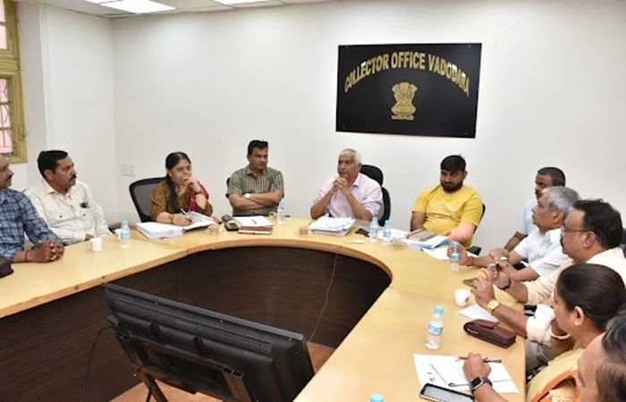 Vadodara Municipal Meeting: વડોદરામાં યોજાઈ મહાનગરપાલિકાની બેઠક, અધિકારીઓને આ બાબતે અપાઈ કડક સૂચના https://www.pravinews.com/gujarat-news/vadodara-municipal-meeting-strict-instructions-given-to-officials-regarding-pending-works-31378