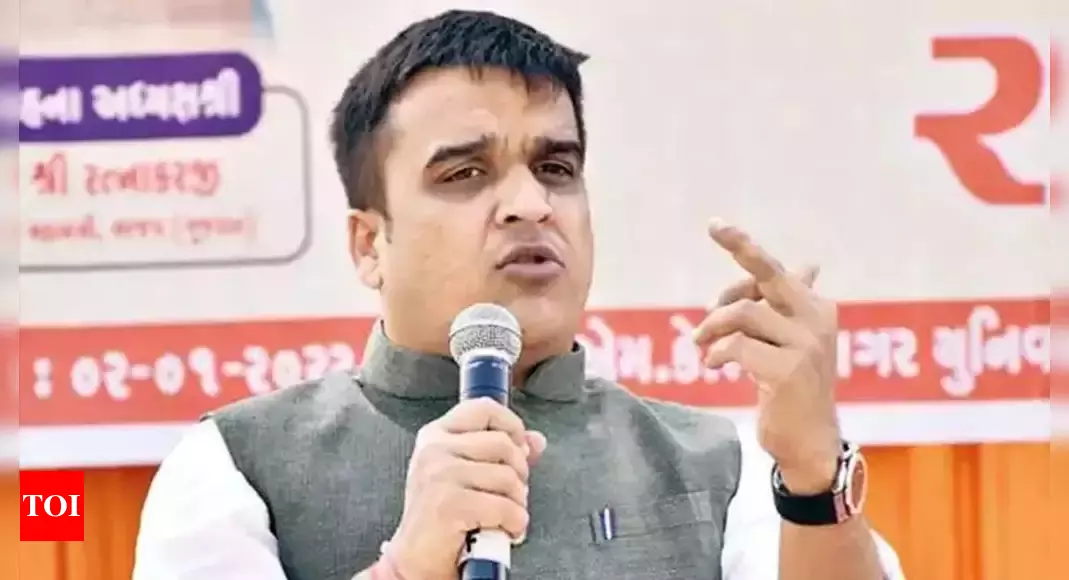 Gujarat:સાયબર ફ્રોડના કેસમાં આવા પગલાં લેવા બદલ ગુજરાત દેશ માટે એક આદર્શ મોડલ - હર્ષ સંઘવી. https://www.pravinews.com/gujarat-news/gujarat-countrys-model-harsh-sanghvi-who-made-the-policy-of-31755