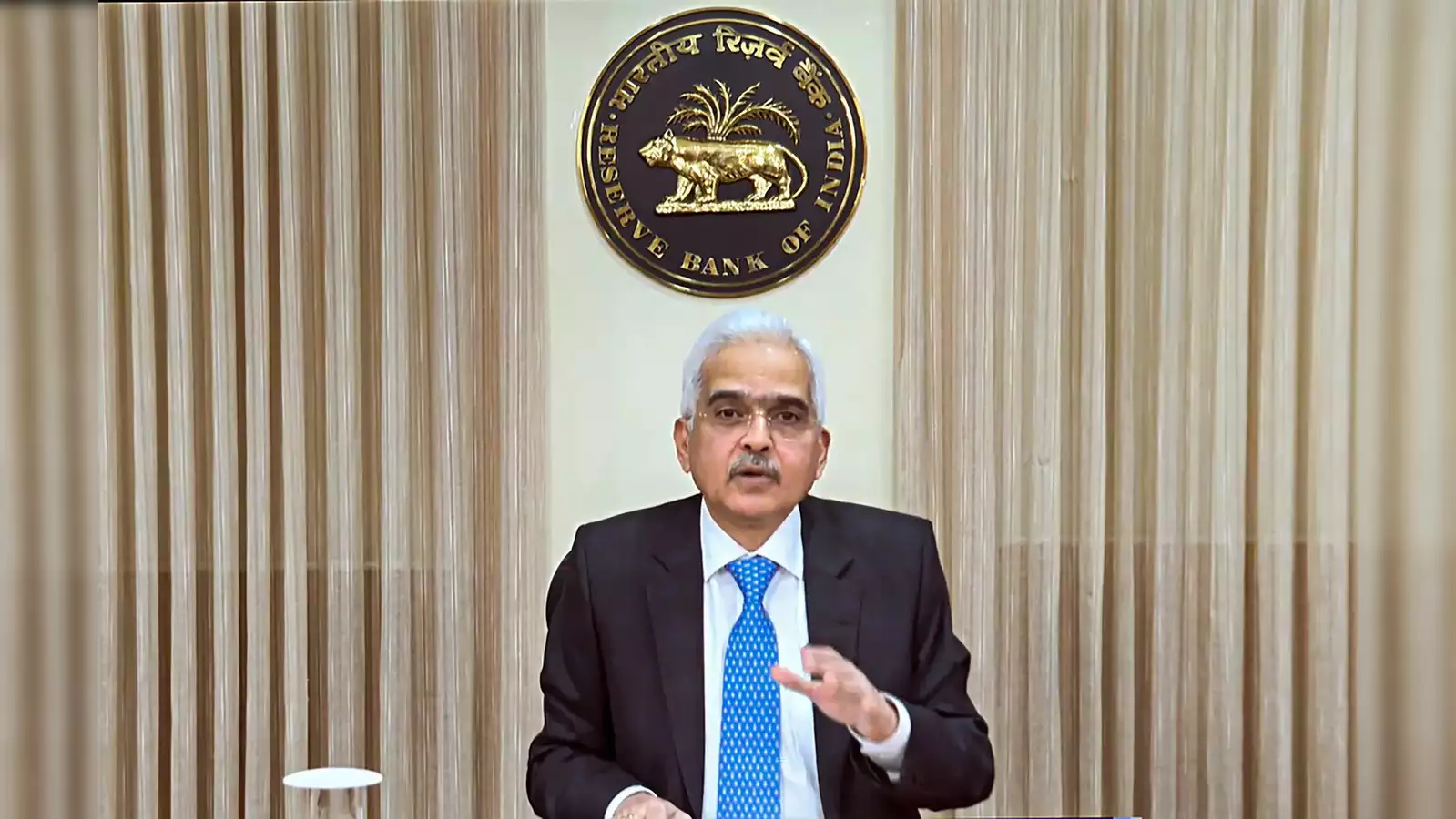 RBI Governer : RBI ગવર્નર શક્તિકાંત દાસ સતત બીજા વર્ષે ટોપ સેન્ટ્રલ બેંકર બન્યા, જાણો તેમને કેટલું રેટિંગ મળ્યું https://www.pravinews.com/business/rbi-governor-shaktikanta-das-remains-the-top-central-banker-for-the-second-consecutive-year-gets-a-plus-rating-30858