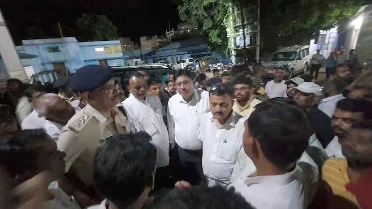 બિહારમાં ગંગાનદીનો કાંઠો ગુંજી ઉઠ્યો ચિચિયારીઓથી, જિતિયા વ્રતના સ્નાન દરમિયાન 40લોકો ડૂબ્યા https://www.pravinews.com/world-news-in-gujarati/bihar-jitiya-vrat-woman-childrens-drowned-into-ganga-river-during-jitiya-snan-in-patna-aurangabad-kaimur-saran-40848