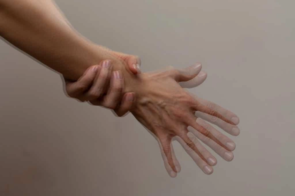 હાથમાં આવતી ધ્રુજારી 5 ગંભીર બીમારીના લક્ષણો છે, 90 ટકા લોકો ઇગ્નોર કરી દે છે ક્યાંક તમે તો નથી ને એમાં ? 3 હાથમાં આવતી ધ્રુજારી 5 ગંભીર બીમારીના લક્ષણો છે, 90 ટકા લોકો ઇગ્નોર કરી દે છે ક્યાંક તમે તો નથી ને એમાં ? https://www.pravinews.com/lifestyle/health-fitness/tremors-in-hands-indicates-these-5-serious-diseases-in-gujarati-38745