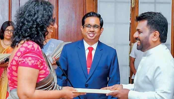 કોણ છે ડૉ. હરિની અમરસૂર્યા? જે બની શ્રીલંકાની નવી વડાપ્રધાન 2 કોણ છે ડૉ. હરિની અમરસૂર્યા? જે બની શ્રીલંકાની નવી વડાપ્રધાન https://www.pravinews.com/international-news/who-is-harini-amarasuriya-who-sworn-in-as-new-prime-minister-of-sri-lanka-40601