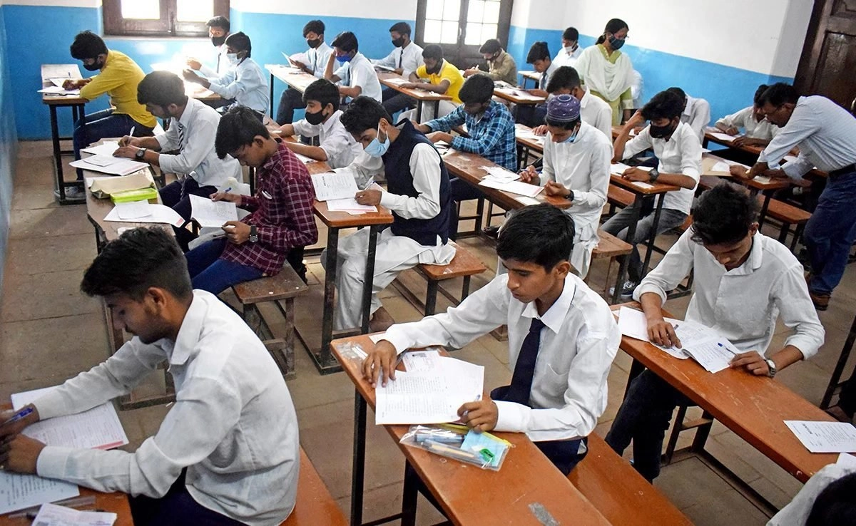 CBSE Board Exam 2025 Date : જાહેર થઇ ગઈ ધો 10-12ની પ્રેક્ટિકલ અને થિયરી પરીક્ષાઓની તારીખ https://www.pravinews.com/world-news-in-gujarati/education-cbse-board-exam-2025-date-practical-exams-from-january-1-and-theory-exams-will-start-from-february-15-cbse-board-has-announced-51213