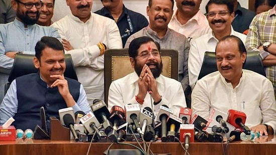 મહાયુતિના નેતાઓ પર કોંગ્રેસના નેતાઓ થયા ગુસ્સે, અને કહી આ વાત 2 મહાયુતિના નેતાઓ પર કોંગ્રેસના નેતાઓ થયા ગુસ્સે, અને કહી આ વાત https://www.pravinews.com/world-news-in-gujarati/maharashtra-cm-congress-leader-said-state-leaders-doing-mujra-in-delhi-over-delays-in-cm-name-sanjay-raut-61565