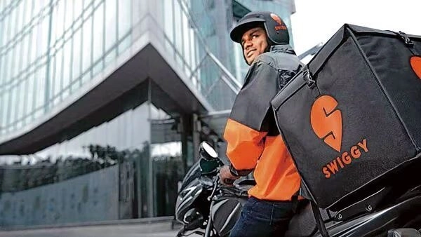 Swiggy IPO ના GMPએ ટેન્શનમાં વધારો કર્યો! રોકાણકારો તરફથી આવો પ્રતિસાદ મળ્યો છે https://www.pravinews.com/business/swiggy-ipo-subscribed-12-percent-on-first-day-of-bidding-process-gmp-and-other-detail-is-here-53467