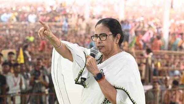 શું TMC મમતા બેનર્જી અને અભિષેકના કારણે વિભાજિત થઈ છે? જાણો સંપૂર્ણ માહિતી https://www.pravinews.com/world-news-in-gujarati/west-bengal-mamata-banerjee-abhishek-divide-tmc-party-58709