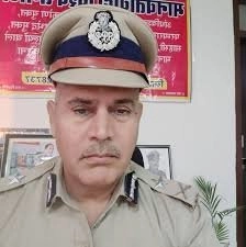 કોણ છે IPS કિશનશહાય મીના? ચૂંટણી ફરજને બદલે ચા પાર્ટી કરવા બદલ સસ્પે https://www.pravinews.com/world-news-in-gujarati/who-is-ips-kishan-sahay-meena-suspend-for-tea-party-instead-election-duty-in-jharkhand-55645