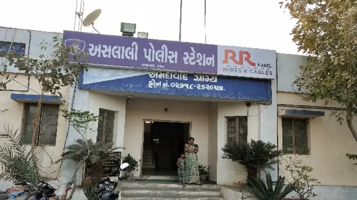 અમદાવાદનો એક ચોંકાવનારો કિસ્સો આવ્યો સામે , અસલાલીમાં તિક્ષ્ણ હથિયાર વડે ઓટો રિક્ષા ચાલકની થઈ હત્યા https://www.pravinews.com/gujarat-news/auto-rickshaw-driver-killed-by-attacking-with-sharp-weapon-in-aslali-71835