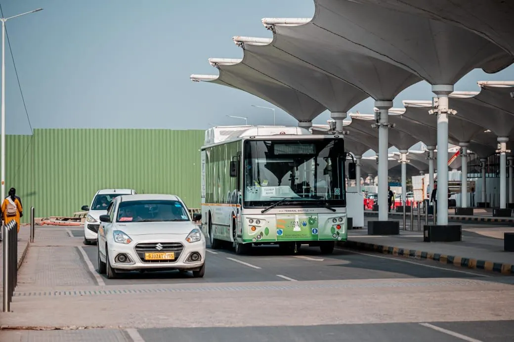 આ એરપોર્ટ પર ઈન્ટર-ટર્મિનલ ઇલેક્ટ્રિક બસ સેવા શરૂ, મુસાફરોને મળશે આ સુવિધાઓ 2 આ એરપોર્ટ પર ઈન્ટર-ટર્મિનલ ઇલેક્ટ્રિક બસ સેવા શરૂ, મુસાફરોને મળશે આ સુવિધાઓ https://www.pravinews.com/gujarat-news/gujarat-ahmedabad-sardar-vallabhbhai-patel-international-airport-inter-terminal-electric-bus-service-passengers-will-get-these-facilities-74571