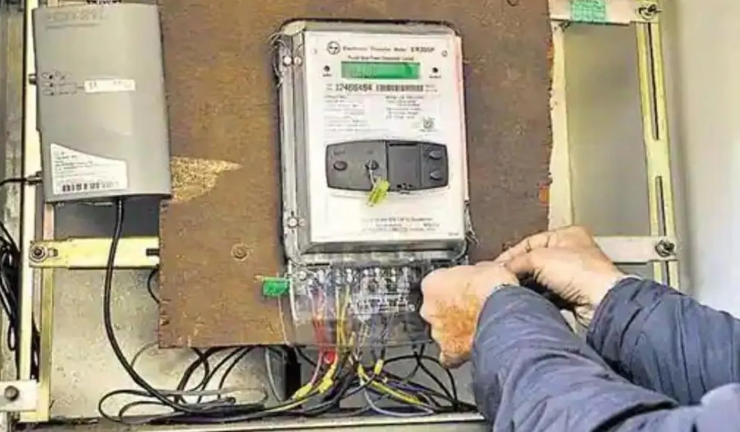 સંભલ મસ્જિદમાં થયો વીજળી ચોરીનો મોટો ખેલ, 150 ઘરોને અપાયા હતા કનેક્શન https://www.pravinews.com/world-news-in-gujarati/illegal-power-theft-in-sambhal-jama-masjid-dm-orders-removal-of-electricity-connections-given-to-150-houses-69969