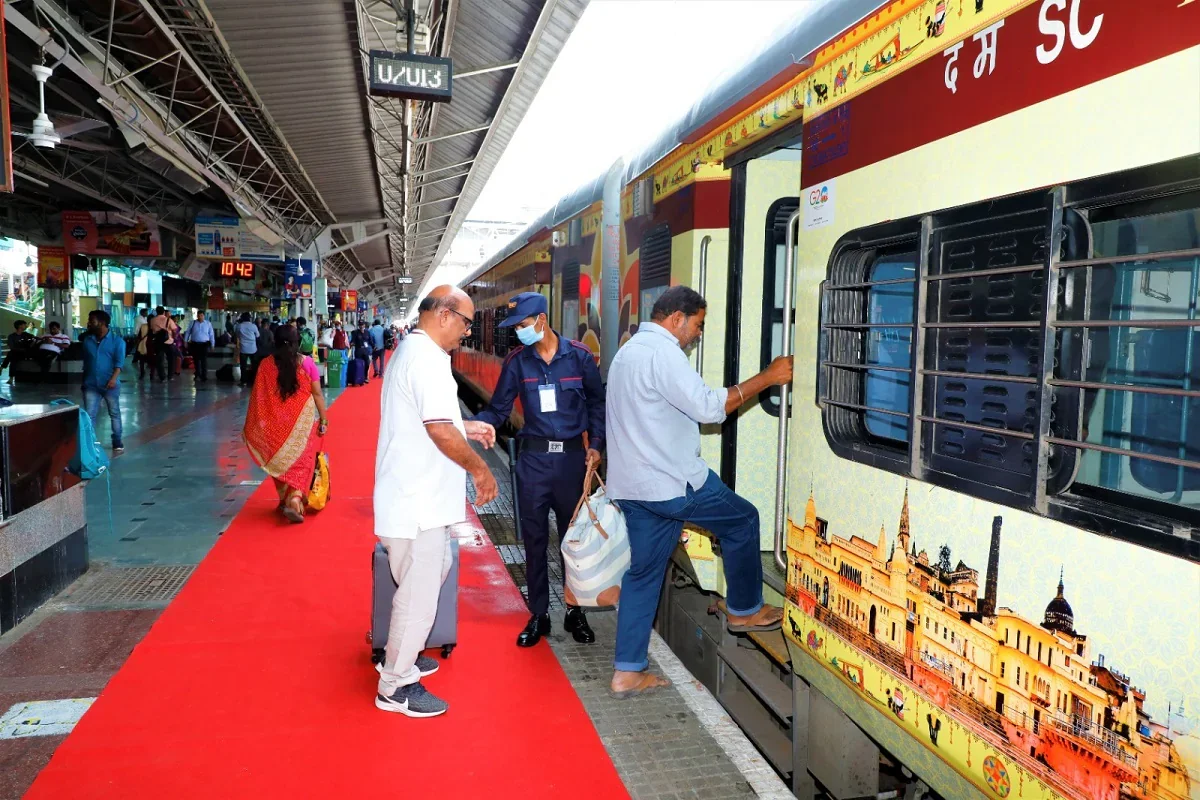 રામલલાના દર્શન કરવા માટે IRCTC લાવ્યું ટૂર પેકેજ, જાણો શું છે તેનું ભાડું https://www.pravinews.com/travel-news/irctc-ram-lalla-darshan-ayodhya-tour-package-2024-from-delhi-check-fare-price-and-other-details-66321