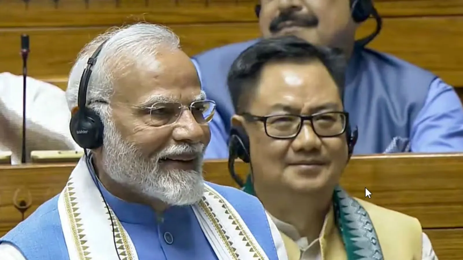 સત્રના અંતિમ દિવસે લોકસભામાં કામકાજ ન થયું , હંગામો જોઈને સ્પીકરે કાર્યવાહી સ્થગિત કરી https://www.pravinews.com/elections/lok-sabha-adjourn-sine-die-no-proceeding-last-day-as-opposition-creates-ruckus-73832