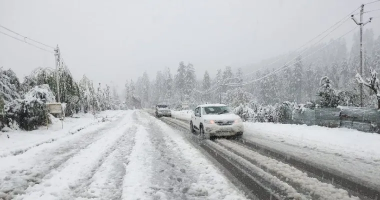 ક્રિસમસના અવસર પર ઉત્તરાખંડમાં ઠંડી વધી શકે છે, પહાડી અને મેદાની વિસ્તારોમાં હિમવર્ષા થવાની સંભાવના https://www.pravinews.com/world-news-in-gujarati/uttarakhand-temperature-report-cold-may-increase-snowfall-expected-on-christmas-75342