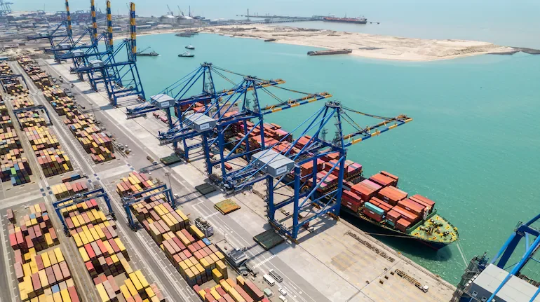 અદાણી પોર્ટ્સે ત્રીજા ક્વાર્ટરમાં ₹2,520.26 કરોડનો નફો કર્યો, જાણો આવકમાં શું વધારો થયો? https://www.pravinews.com/business/adani-ports-q3-results-company-profit-rises-by-14-12-percent-to-rs-2520-26-crore-check-full-details-97834