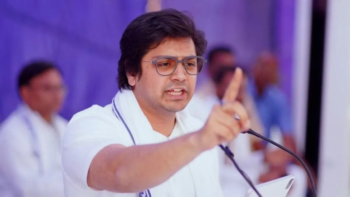 આકાશ આનંદનો AAP સરકાર પર મોટો પ્રહાર, કેજરીવાલના વચનો ગણાવ્યા દ્રૌપદીની સાડી જેવા 2 આકાશ આનંદનો AAP સરકાર પર મોટો પ્રહાર, કેજરીવાલના વચનો ગણાવ્યા દ્રૌપદીની સાડી જેવા https://www.pravinews.com/world-news-in-gujarati/new-delhi-city-ncr-bsp-leader-akash-anand-takes-attacks-at-kejriwal-bjp-in-east-delhi-rally-83891