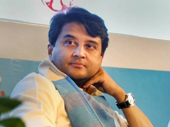 જ્યોતિરાદિત્ય સિંધિયાનું જેકેટ છે ખૂબ જ ખાસ , વિશ્વના એકમાત્ર શાકાહારી સિલ્કથી બનેલું છે આ જેકેટ 3 જ્યોતિરાદિત્ય સિંધિયાનું જેકેટ છે ખૂબ જ ખાસ , વિશ્વના એકમાત્ર શાકાહારી સિલ્કથી બનેલું છે આ જેકેટ https://www.pravinews.com/lifestyle/union-minister-jyotiraditya-scindia-ramp-walk-in-eri-silk-jacket-at-ashtalakshmi-mahotsav-grabs-attention-83810