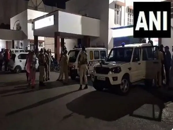 જમ્મુમાં પોલીસ અને ગુંડાઓ વચ્ચે મૂઠભેડ, તેઓ એક મોટો ગુનો કરવાના હતા! https://www.pravinews.com/world-news-in-gujarati/jammu-kashmir-encounter-between-police-and-gangsters-one-arrested-one-admitted-jammu-gmc-hospital-101512