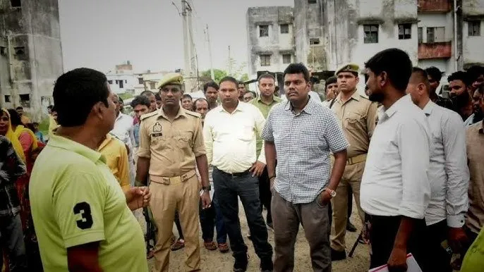 બસ્તીમાં ગુંડાઓનો આતંક, UPSC ઉમેદવાર અને પત્રકારના પરિવાર પર જીવલેણ હુમલો 2 બસ્તીમાં ગુંડાઓનો આતંક, UPSC ઉમેદવાર અને પત્રકારના પરિવાર પર જીવલેણ હુમલો https://www.pravinews.com/world-news-in-gujarati/miscreants-attack-on-upsc-aspirant-and-journalist-in-basti-103740