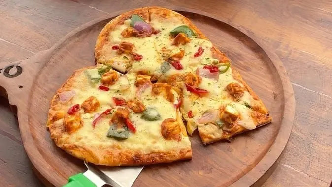 આ વેલેન્ટાઇન ડે પર તમારા જીવનસાથી માટે તમારા પોતાના હાથે હૃદય આકારનો પિઝા બનાવો 3 આ વેલેન્ટાઇન ડે પર તમારા જીવનસાથી માટે તમારા પોતાના હાથે હૃદય આકારનો પિઝા બનાવો https://www.pravinews.com/food/valentine-day-2025-how-to-make-heart-shape-pizza-at-home-103069