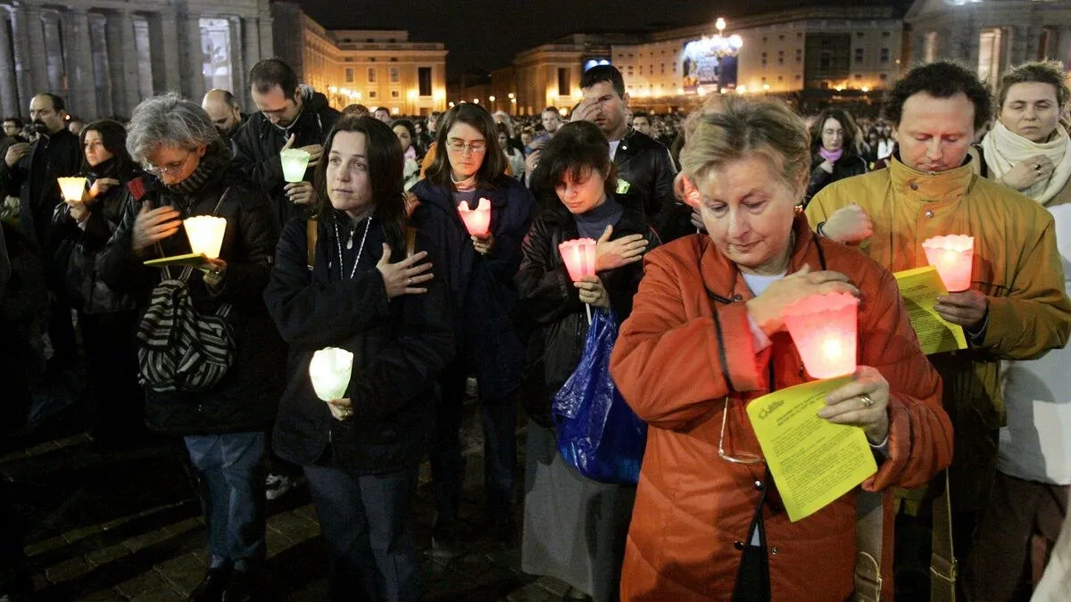 પોપ ફ્રાન્સિસ માટે પ્રાર્થના ચાલુ, વેટિકનમાં હજારો લોકો ભેગા થયા અને પ્રાર્થના કરી https://www.pravinews.com/international-news/vatican-thousands-of-people-pray-for-pope-francis-health-109086