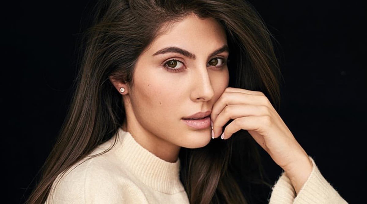 સેક્રેડ ગેમ્સ ફેમ બ્યુટી સાયબર ક્રાઇમનો શિકાર બની, તેના ફોટા લીક કરવાની ધમકી મળી https://www.pravinews.com/entertainment/sacred-games-actress-elnaaz-norouzi-falls-victim-to-cybercrime-i-found-my-private-pictures-118048