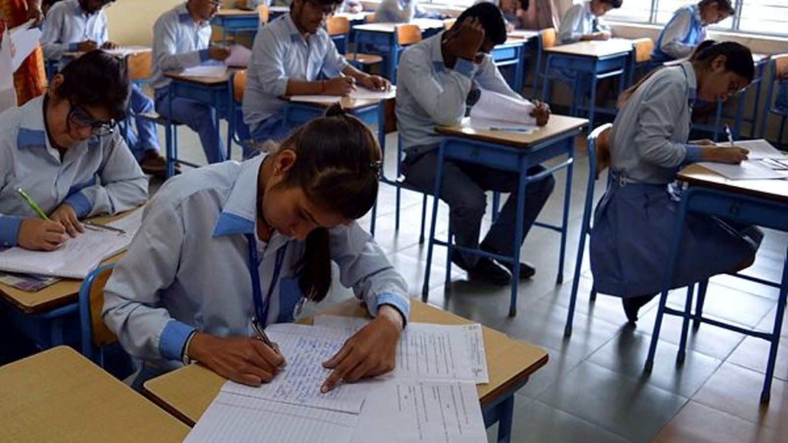 CBSE તરફથી 12મા ધોરણના વિદ્યાર્થીઓને મોટી રાહત! એકાઉન્ટ્સ પરીક્ષામાં કેલ્ક્યુલેટરનો ઉપયોગ કરવાની મળી શકે છે પરવાનગી https://www.pravinews.com/education/board-exams/cbse-can-considers-calculators-for-class-12-accounts-exam-reducing-student-stress-117592