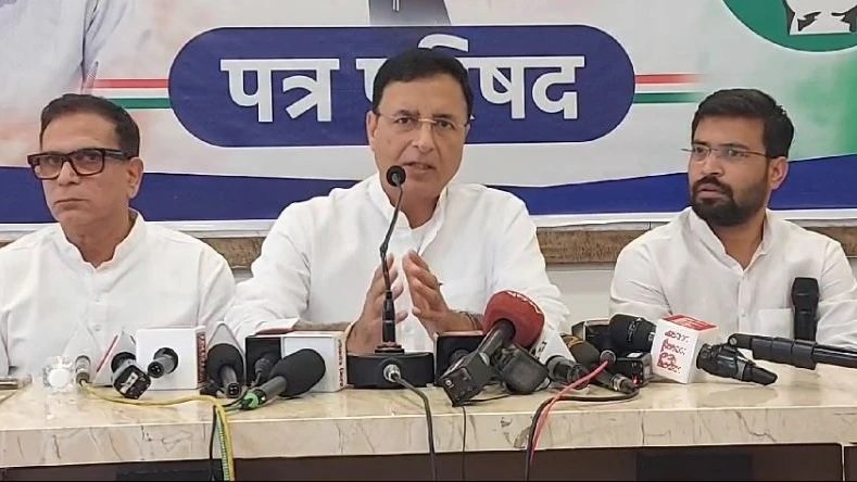 અમદાવાદ અધિવેશન માટે કોંગ્રેસની તૈયારીઓ પૂરજોશમાં, રણદીપ સુરજેવાલાને મોટી જવાબદારી સોંપાઈ 2 અમદાવાદ અધિવેશન માટે કોંગ્રેસની તૈયારીઓ પૂરજોશમાં, રણદીપ સુરજેવાલાને મોટી જવાબદારી સોંપાઈ https://www.pravinews.com/gujarat-news/congress-constitutes-surjewala-ed-drafting-committee-for-aicc-meeting-in-ahmedabad-117519