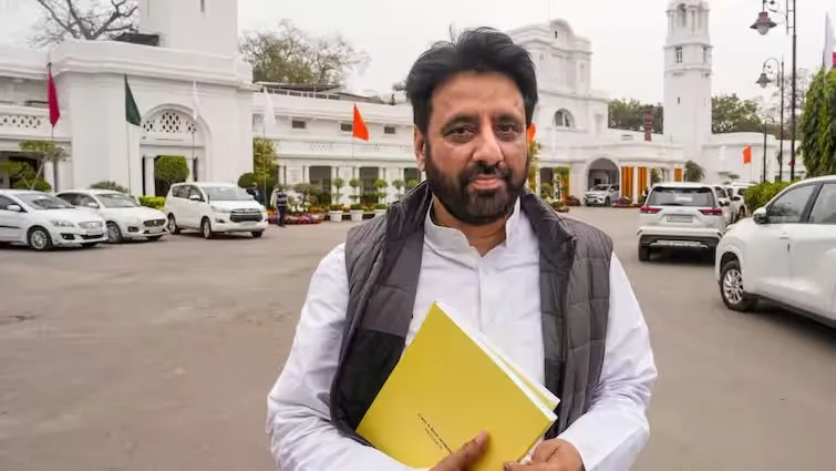 CAGના રિપોર્ટ પર આજે દિલ્હી વિધાનસભામાં ચર્ચા થશે, અમાનતુલ્લા ખાન એકલા નહીં રહે, હોબાળો થવાની શક્યતા https://www.pravinews.com/world-news-in-gujarati/delhi-assembly-session-discussion-on-cag-report-today-rekha-gupta-aap-bjp-111009