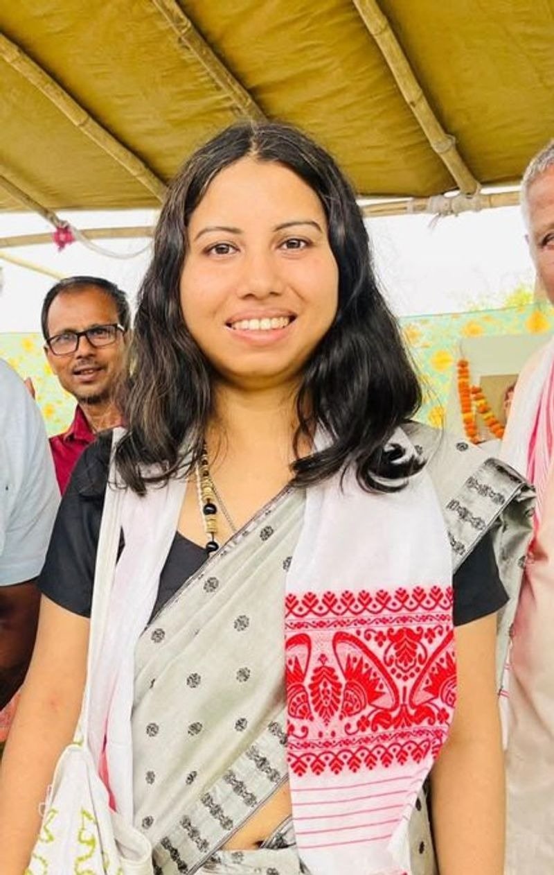 આસામના પૂર્વ ગૃહમંત્રીની એકમાત્ર પુત્રીએ બીજા માળેથી કૂદી, હોસ્પિટલ પહોંચતા જ તેનું મોત 2 આસામના પૂર્વ ગૃહમંત્રીની એકમાત્ર પુત્રીએ બીજા માળેથી કૂદી, હોસ્પિટલ પહોંચતા જ તેનું મોત https://www.pravinews.com/world-news-in-gujarati/former-assam-minister-daughter-dies-by-suicide-119378