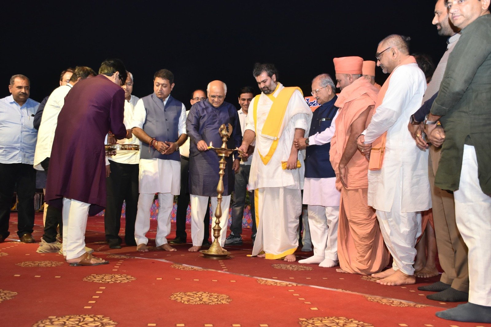 ગુજરાતના મુખ્યમંત્રી ભૂપેન્દ્ર પટેલે વાઘોડિયામાં 11મા સર્વ સમુદાય સમૂહ લગ્ન સમારોહમાં હાજરી આપી https://www.pravinews.com/gujarat-news/vadodara-news/gujarat-cm-bhupendra-patel-attends-11th-all-community-mass-wedding-ceremony-in-waghodia-117186