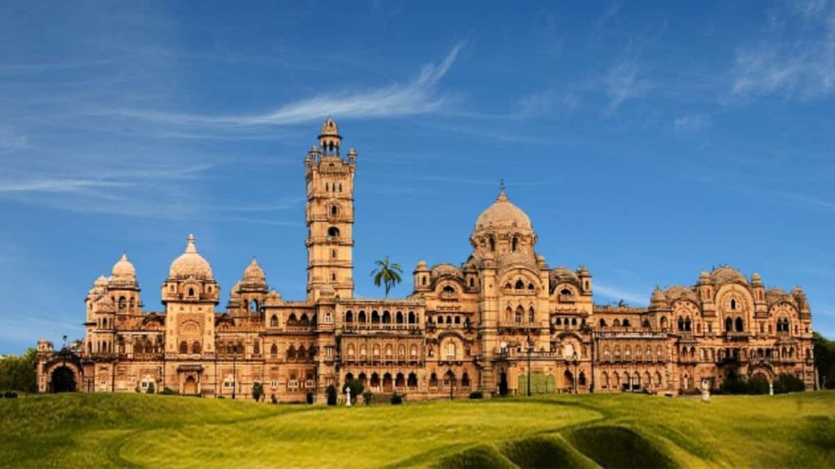 દુનિયાનું સૌથી મોટું અને સૌથી સુંદર ઘર ભારતમાં છે! બકિંગહામ પેલેસ અને એન્ટિલિયા પણ સરખામણીમાં આની સામે ફિક્કા પડે છે https://www.pravinews.com/gujarat-news/vadodara-news/gujarat-lakshmi-vilas-palace-is-biggest-and-most-beautiful-house-in-the-world-buckingham-palace-antilia-116734