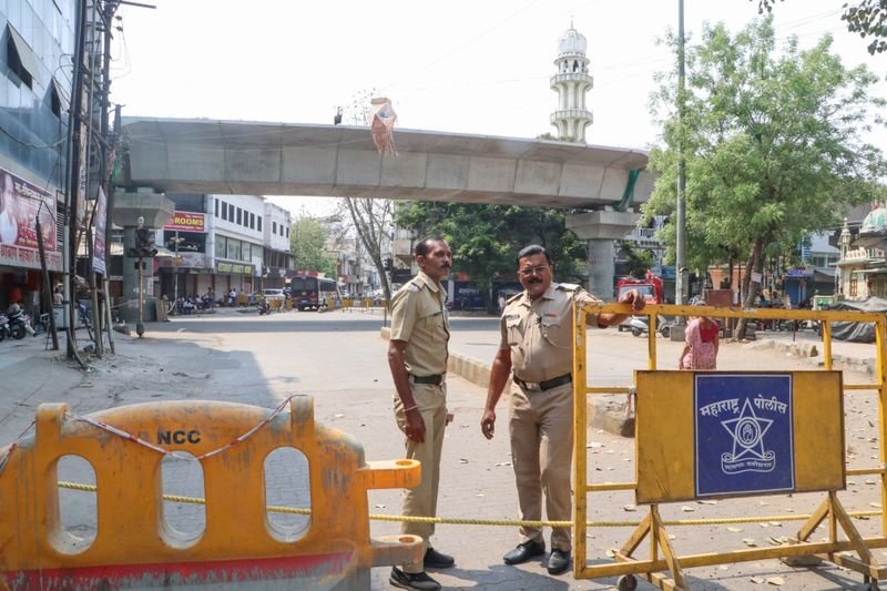 નાગપુર હિંસાના મુખ્ય આરોપીના ઘર પર બુલડોઝર દોડાવાયું, બિલ્ડિંગ પ્લાનની મંજૂરી ન મળવા બદલ કાર્યવાહી https://www.pravinews.com/world-news-in-gujarati/house-of-nagpur-violence-key-accused-demolished-know-all-about-it-117255