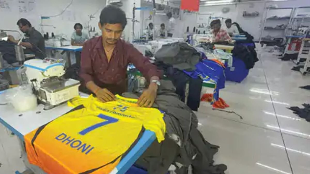 સુરતમાં બનેલી જર્સી પહેરી IPL ખેલાડીઓ રમશે, કાપડ બજારને 75 કરોડનો નફો https://www.pravinews.com/gujarat-news/ipl-indian-premier-league-surat-textile-business-benefit-75-crore-gujarat-116819