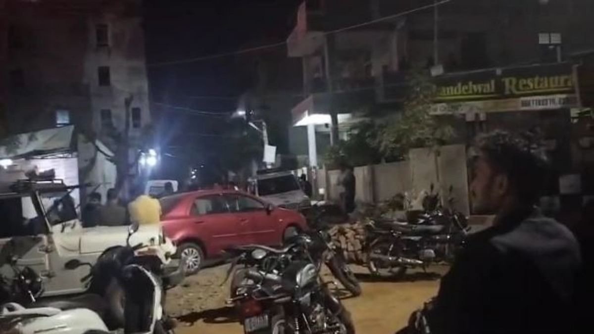 રાજસ્થાનના બાંસવાડામાં 12 વર્ષની બાળકીની ઘાતકી હત્યા, તીક્ષ્ણ હથિયાર વડે તેનું ગળું કાપી નાખ્યું 2 રાજસ્થાનના બાંસવાડામાં 12 વર્ષની બાળકીની ઘાતકી હત્યા, તીક્ષ્ણ હથિયાર વડે તેનું ગળું કાપી નાખ્યું https://www.pravinews.com/world-news-in-gujarati/jaipur-12-year-old-girl-brutally-murdered-in-rajasthan-banswara-locals-protest-117343