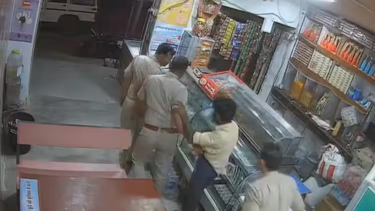 હપ્તાની ચુકવણી કરવાનો ઇનકાર કરવા બદલ જાલોર પોલીસે દુકાન પર તોડફોડ કરી, રાજપુરોહિત સભાએ SP પાસે કાર્યવાહીની માંગ કરી અને આ ચેતવણી આપી 2 હપ્તાની ચુકવણી કરવાનો ઇનકાર કરવા બદલ જાલોર પોલીસે દુકાન પર તોડફોડ કરી, રાજપુરોહિત સભાએ SP પાસે કાર્યવાહીની માંગ કરી અને આ ચેતવણી આપી https://www.pravinews.com/world-news-in-gujarati/jalore-police-tortured-shopkeeper-for-refusing-pay-hafta-rajpurohit-mahasabha-demanded-action-119015