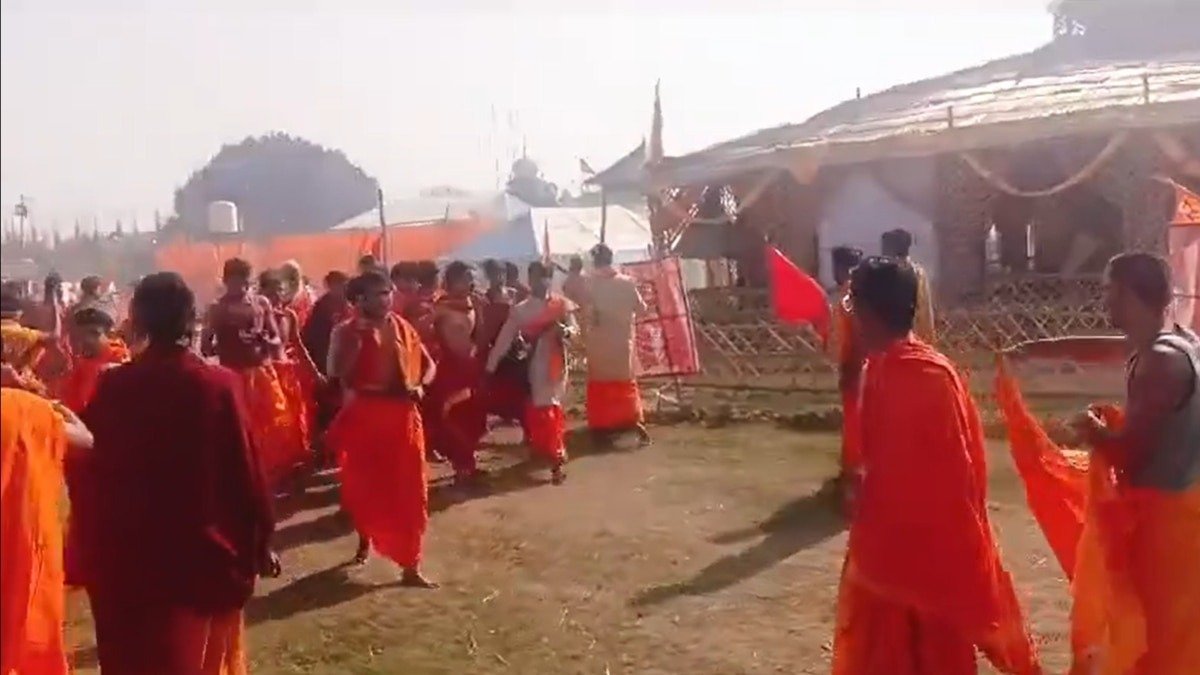 હરિયાણાના કુરુક્ષેત્રમાં યોજાયેલા 1008 કુંડીય મહાયજ્ઞમાં ગોળીબાર, 2 યુવાનો ઘાયલ https://www.pravinews.com/world-news-in-gujarati/kurukshetra-1008-kundiya-maha-yagya-firing-two-men-injured-in-haryana-116722