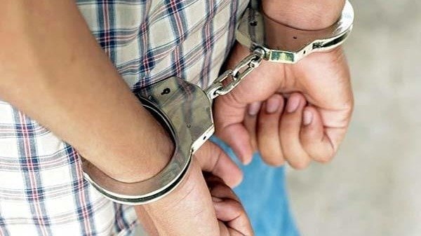 આણંદની બેંકના લોકરમાંથી 60 તોલા સોનાના દાગીના અને 10 લાખ રૂપિયાની ચોરીના આરોપમાં પટાવાળાની ધરપકડ https://www.pravinews.com/gujarat-news/ahmedabad-news/peon-accused-of-stealing-60-tola-gold-jewellery-rs-10-lakh-from-bank-locker-arrested-117112